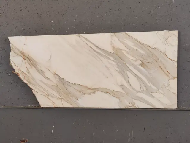 Полоса из мрамора ARABESCATO GOLD полированный 1100x600x20 мм, код 13821