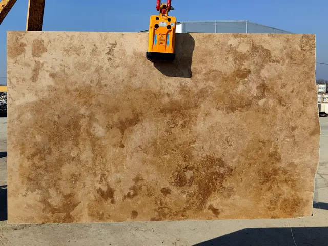 Слэб из травертина DIAMOND C/P полированный 2300x1400x30 мм, код 27123