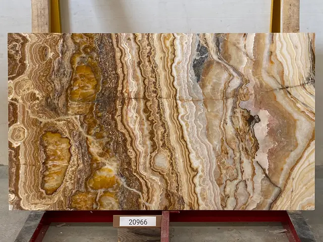 Слэб из оникса ONICE ROMANTIC BROWN полированный 1810x1050x20 мм, код 20966