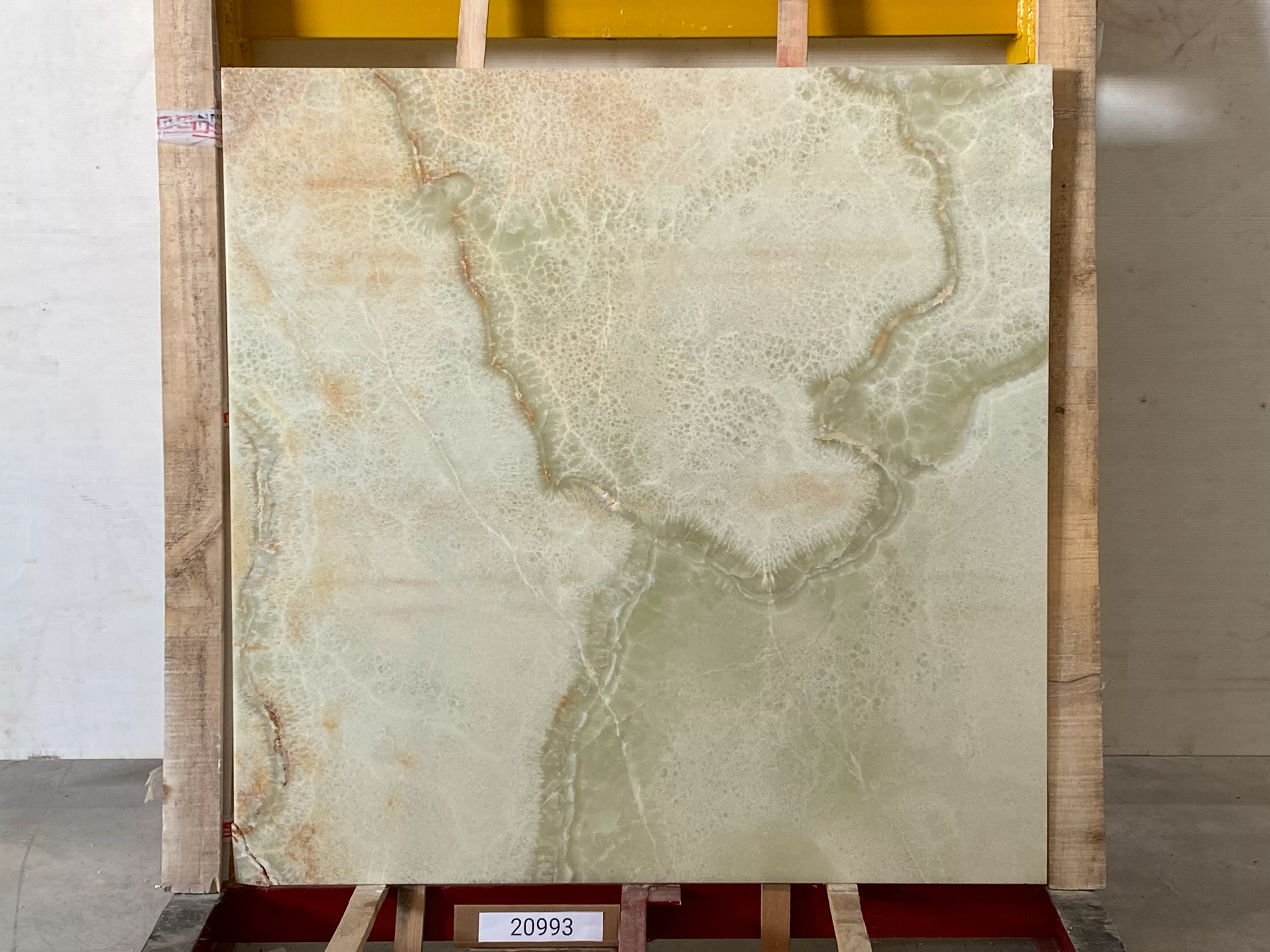 Слэб из оникса ONICE WHITE FLORENCE полированный 1380x1380x20 мм, код 20993