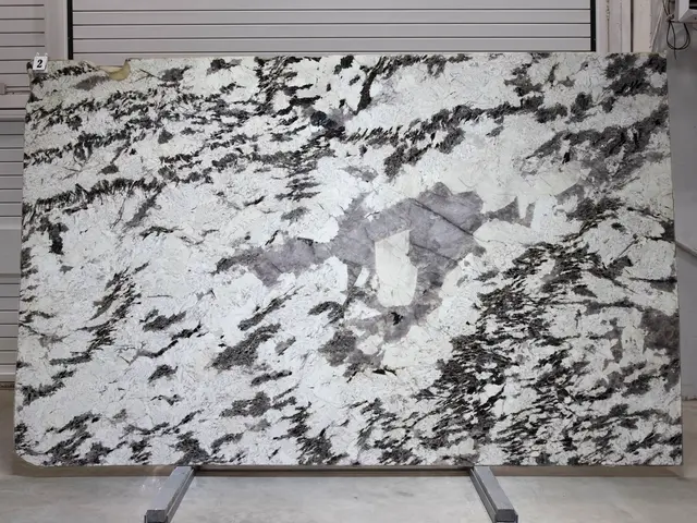 Слэб из кварцита TOURMALINE ICE полированный 3280x1990x20 мм, код 25708