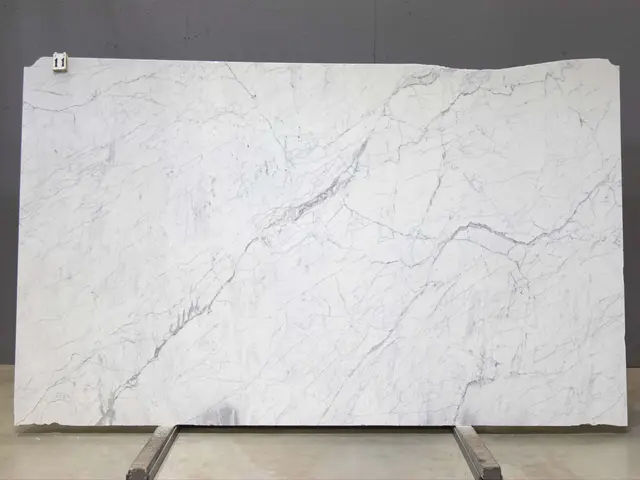 Слэб из мрамора STATUARIETTO PREMIUM полированный 3050x1800x20 мм, код 26211