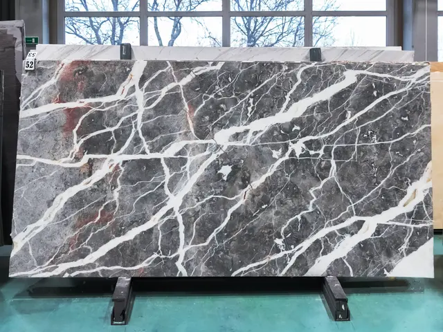 Слэб из мрамора SKYFALL полированный 3000x1530x20 мм, код 28301