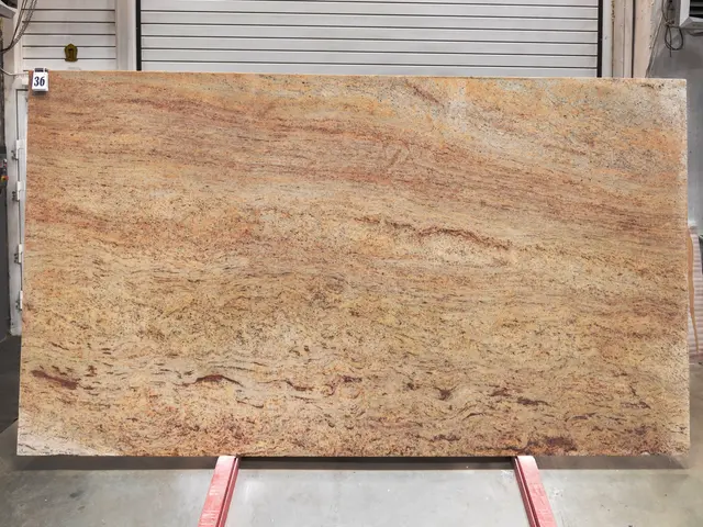 Слэб из гранита IVORY BROWN полированный 3350x1900x20 мм, код 28307