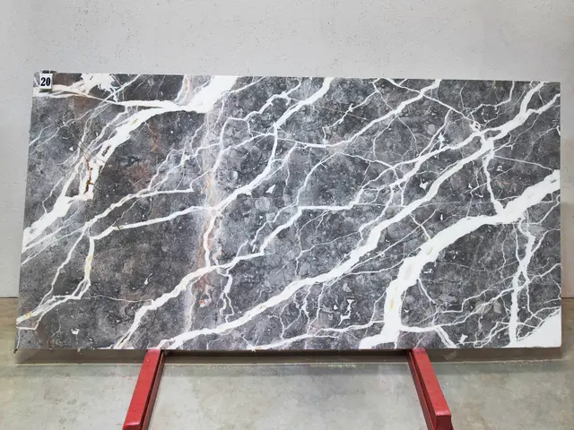 Слэб из мрамора SKYFALL полированный 3030x1500x20 мм, код 28300