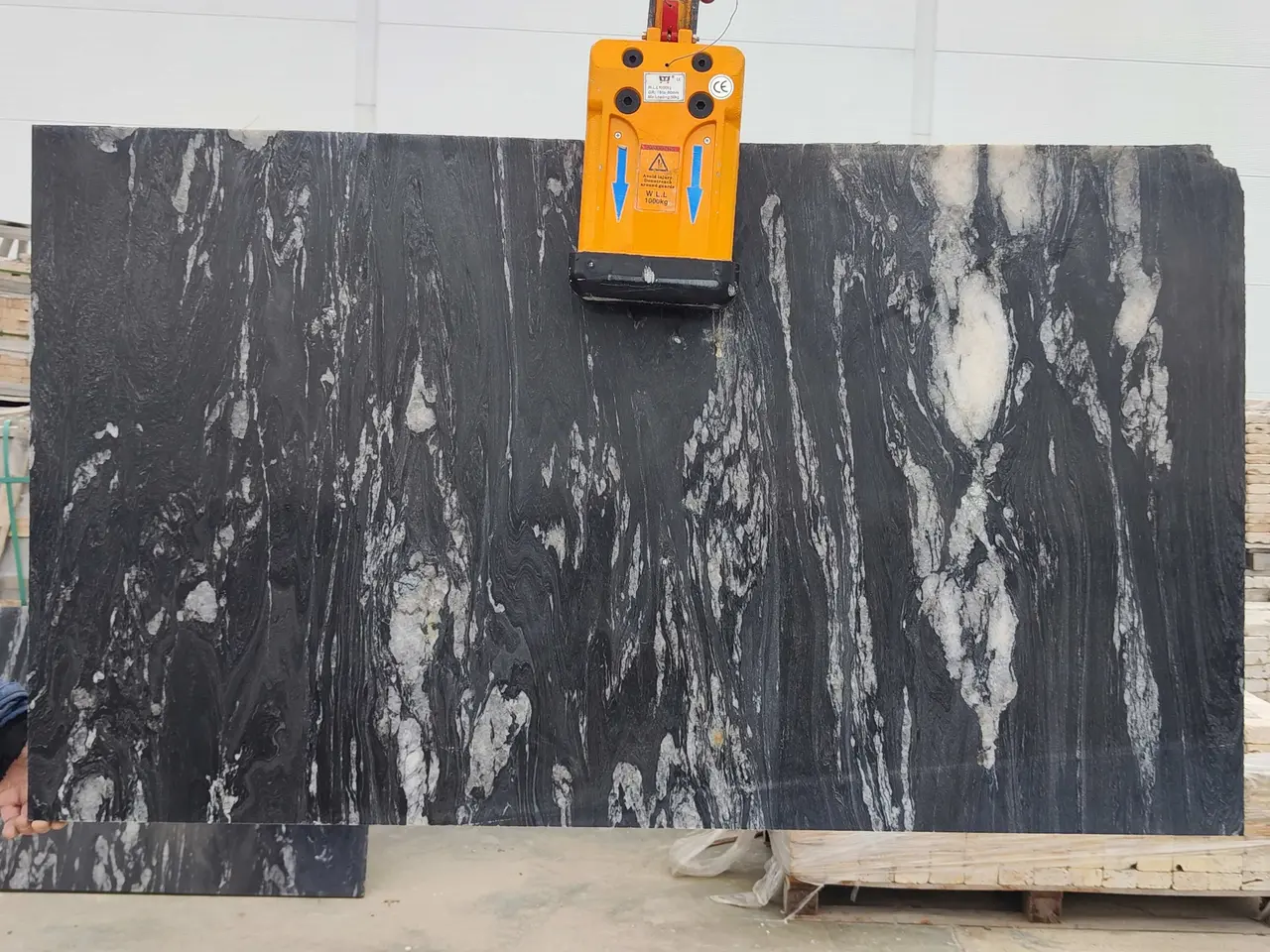 Полоса из гранита BLACK COSMIC полированный 1500x900x20 мм, код 26524