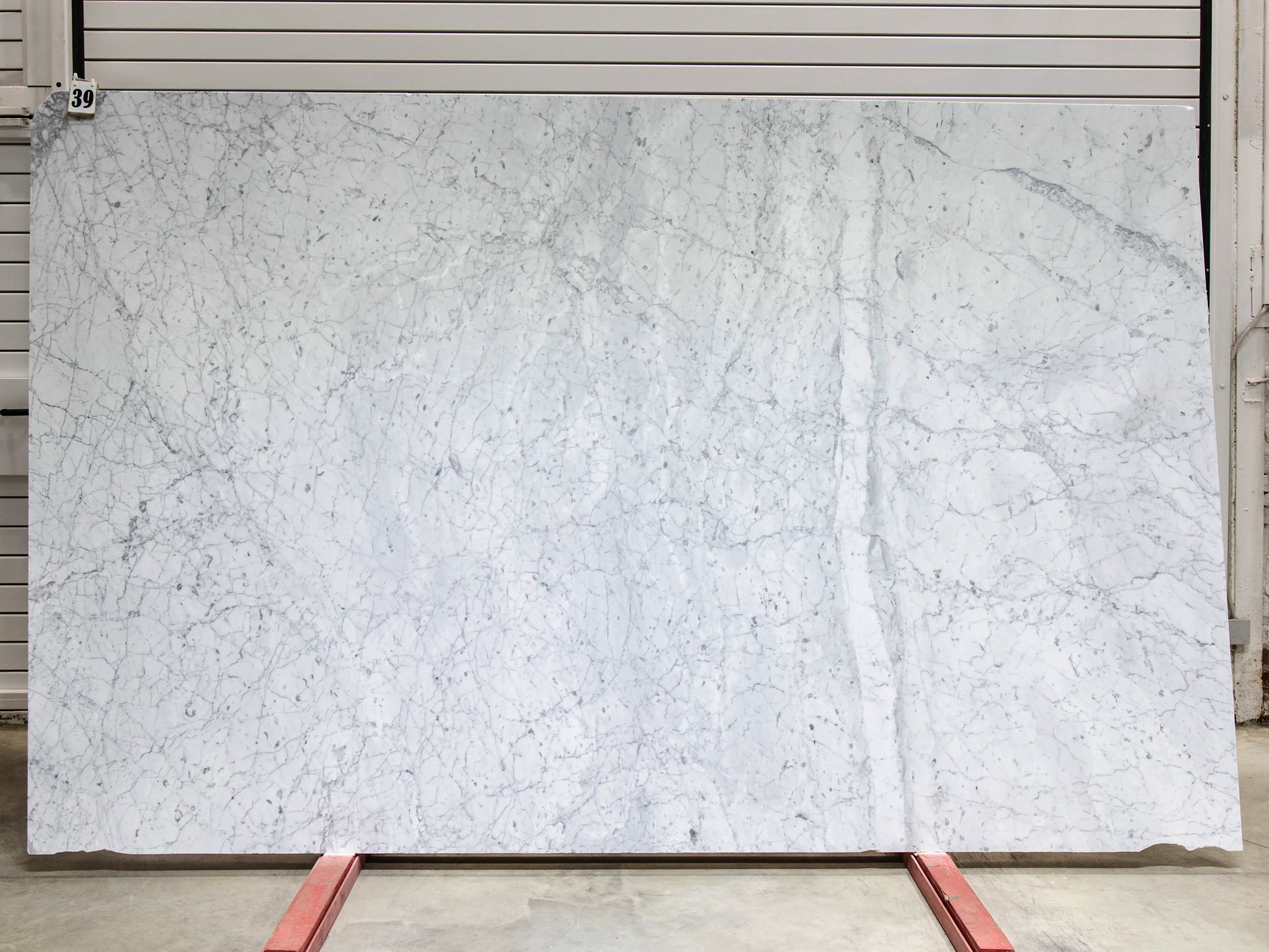Слэб из мрамора BIANCO CARRARA С полированный 3020x1900x20 мм, код 28746