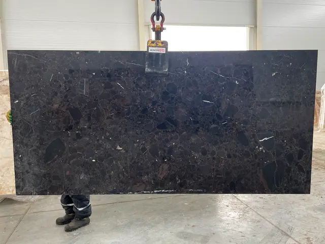 Слэб из мрамора MARSHALL полированный 1500x1400x20 мм, код 19588