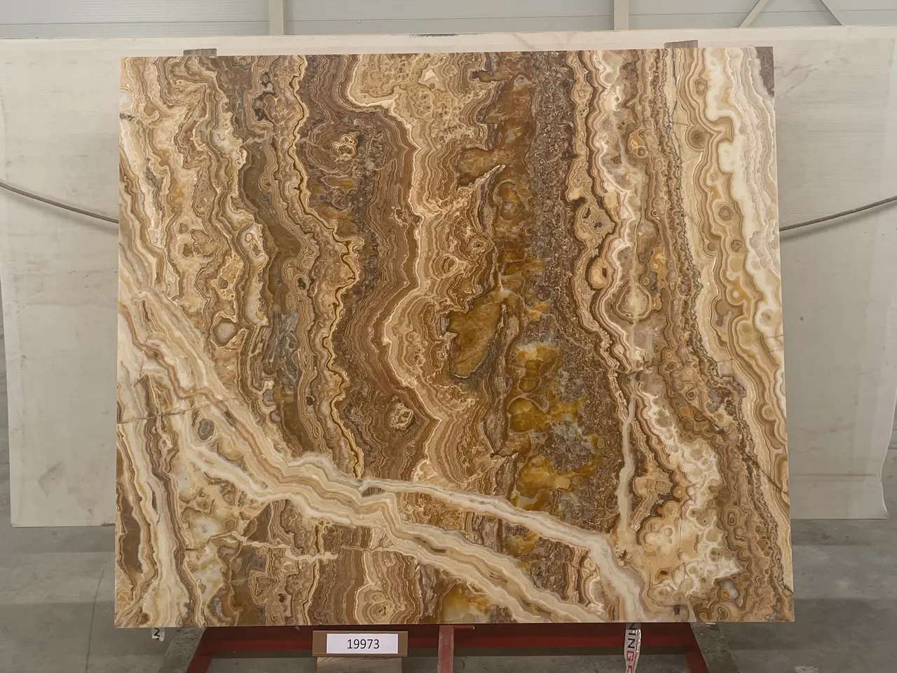 Слэб из оникса ONICE ROMANTIC BROWN полированный 2000x1700x20 мм, код 19973