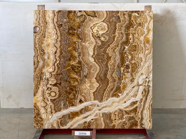 Слэб из оникса ONICE ROMANTIC BROWN полированный 1650x1650x20 мм, код 20956