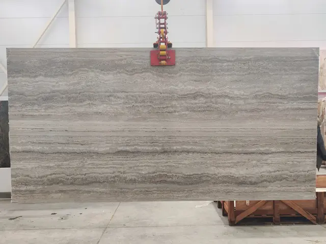 TRAVERTINE SILVER GREY полированный 3200x1600x12 мм, код 27084