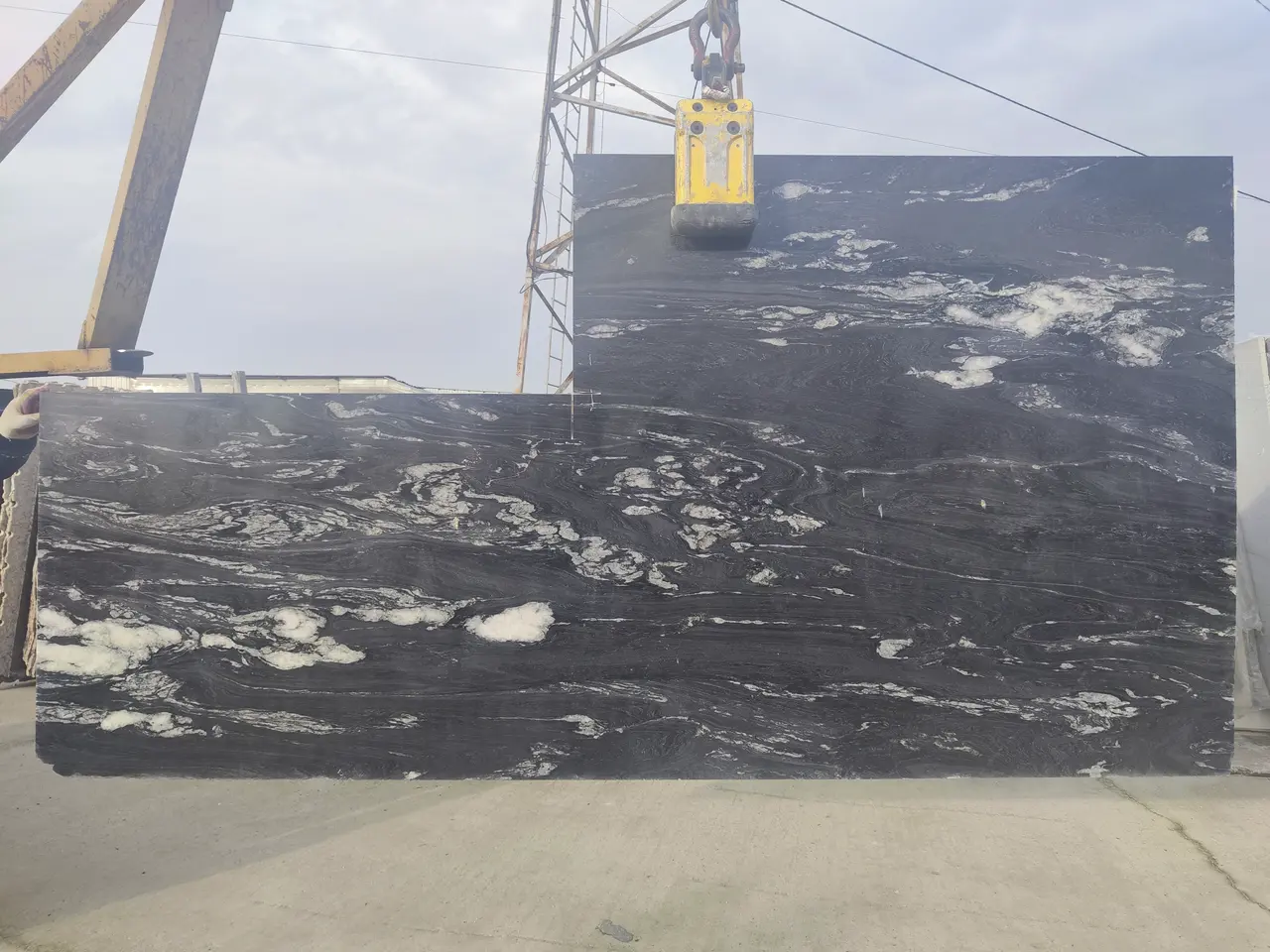 Слэб из гранита BLACK COSMIC полированный 3020x1100x20 мм, код 23547