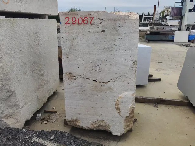 Травертин Блок из травертина CLASSIC LIGHT 1500x900x800 мм, код 29067