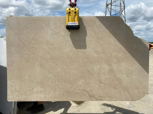 Слэб из мрамора CREMA SIVA полированный 2220x1370x30 мм, код 9168