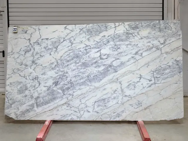 Слэб из мрамора CALACATTA OPTIMA полированный 2850x1570x20 мм, код 28141