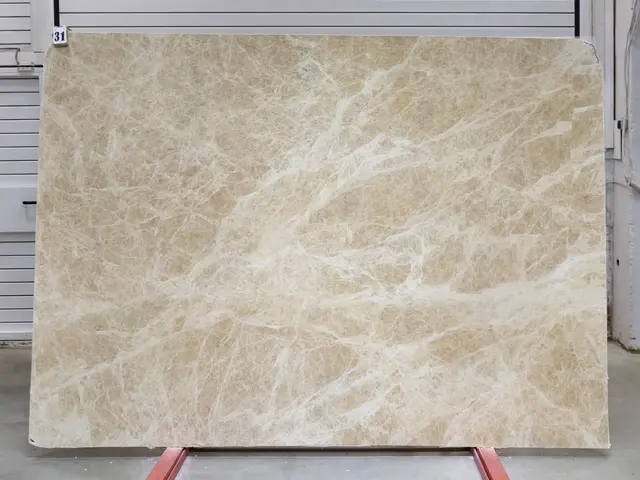 Слэб из мрамора EMPERADOR LIGHT полированный 2760x1970x20 мм, код 25774