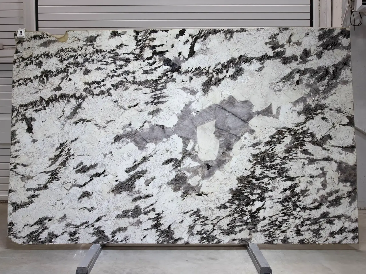 Слэб из кварцита TOURMALINE ICE полированный 3280x1990x20 мм, код 25708