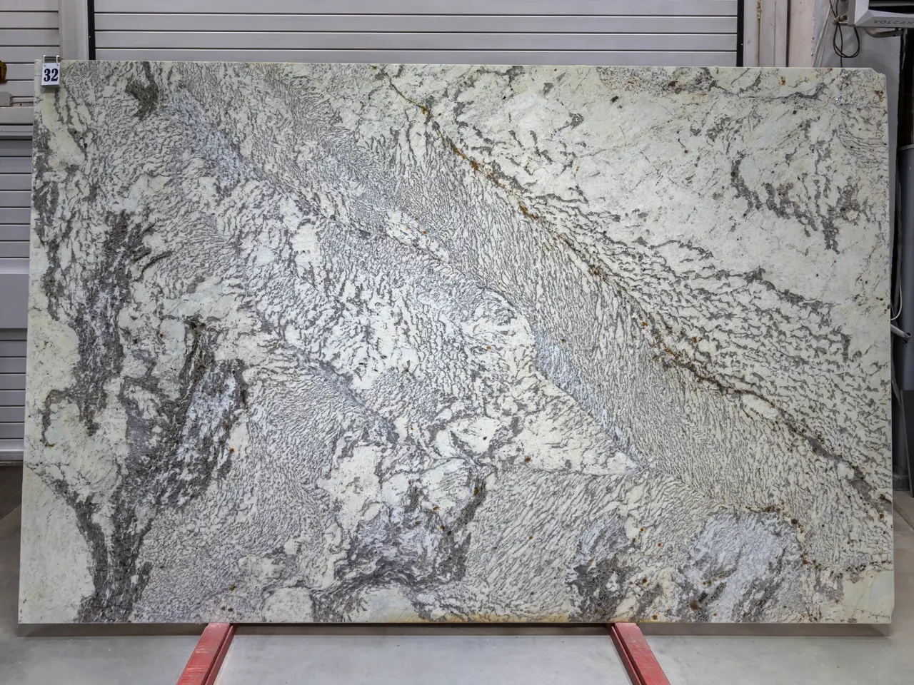 Слэб из гранита REAL BLANСO полированный 3210x2070x20 мм, код 28495