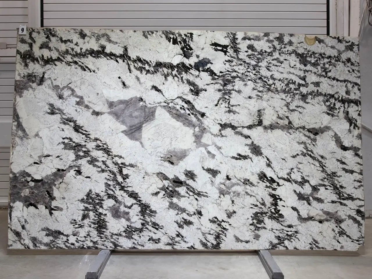 Слэб из кварцита TOURMALINE ICE полированный 3310x1990x20 мм, код 25715