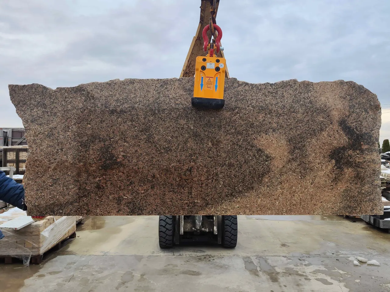 Полоса из гранита KEY WEST GOLD 2300x820x30 мм, код 26784