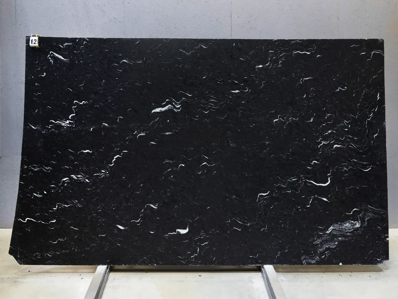 Слэб из гранита LAGUNA BLACK LEATHER 3260x2010x30 мм, код 29362