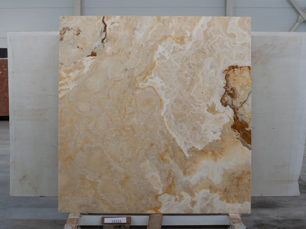 Слэб из оникса ONYX TERRACOTA полированный 1840x1900x20 мм, код 19333