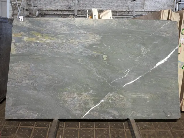 Слэб из мрамора GREEN VELVET антик 2700x1600x30 мм, код 27611