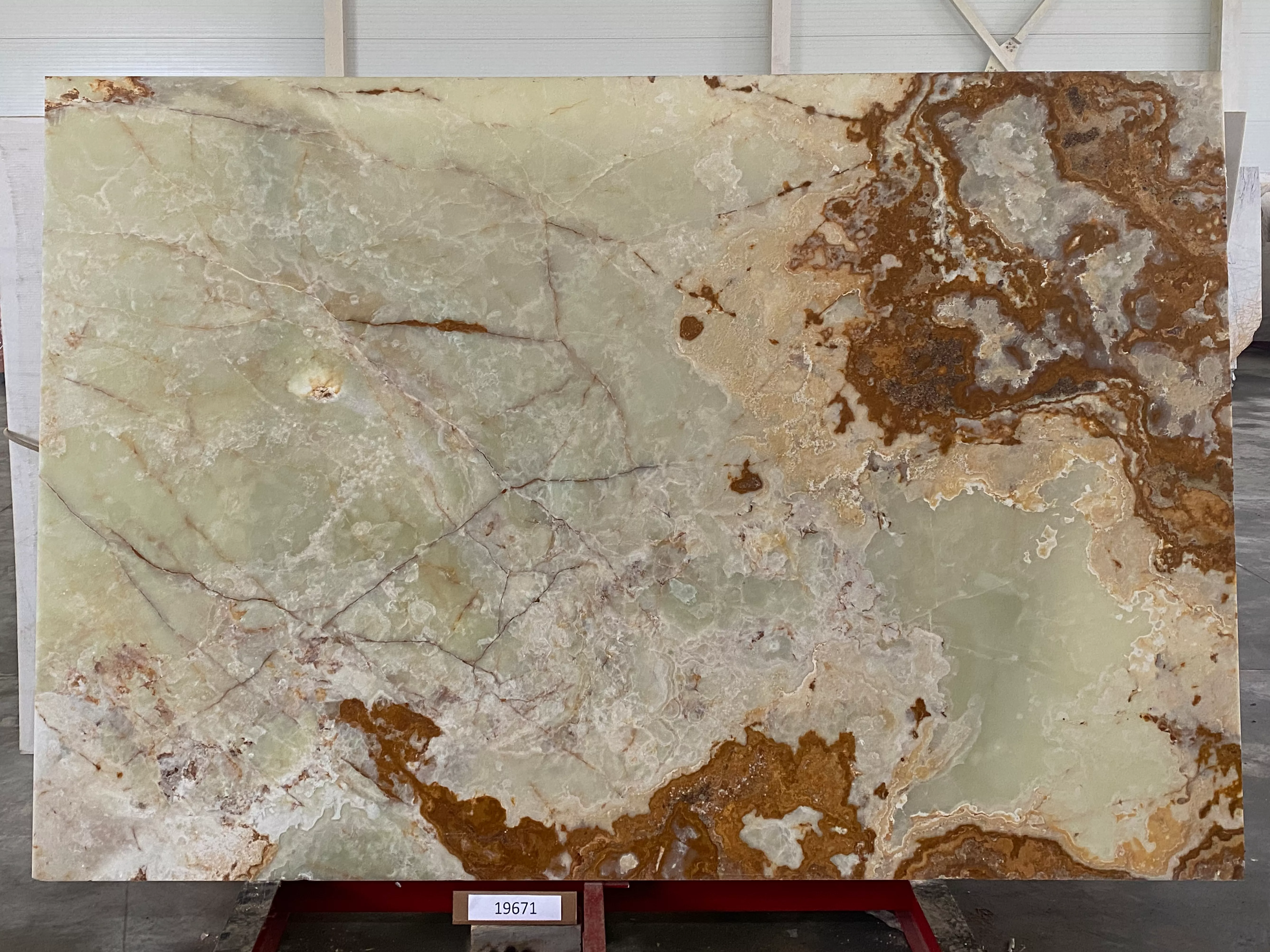 Слэб из оникса VERDE полированный 2750x1850x20 мм, код 19671