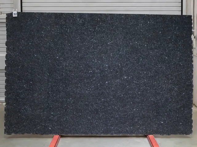 Слэб из лабрадорита BLUE PEARL полированный 2930x1910x20 мм, код 28471