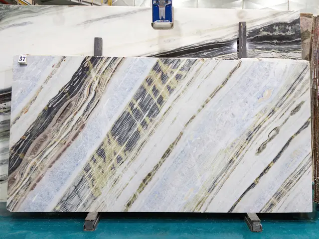 Слэб из мрамора LAZUR FANTASTICO PREMIUM полированный 2840x1450x20 мм, код 26348