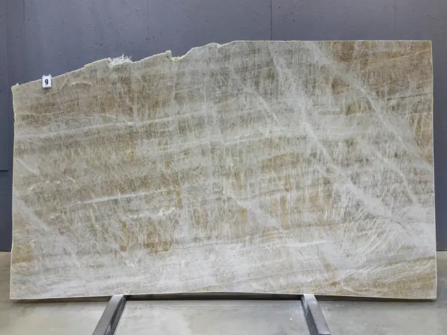 Слэб из кварцита AVOHAI полированный 3270x1940x20 мм, код 28448