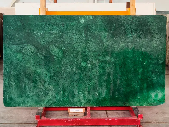Слэб из мрамора INDIAN GREEN полированный 2600x1480x20 мм, код 16939