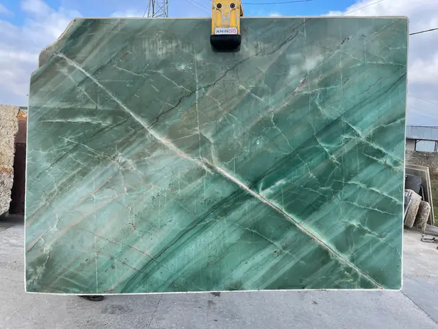 Слэб из кварцита DA VINCI полированный 2550x1800x20 мм, код 16041