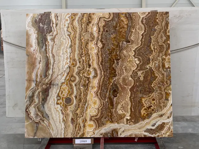 Слэб из оникса ONICE ROMANTIC BROWN полированный 2000x1700x20 мм, код 19969