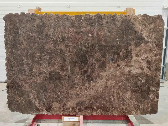 Слэб из мрамора EMPERADOR DARK полированный 2300x1480x30 мм, код 21252