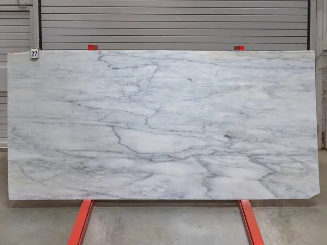 Слэб из мрамора CALACATTA OPTIMA полированный 2900x1350x20 мм, код 28154