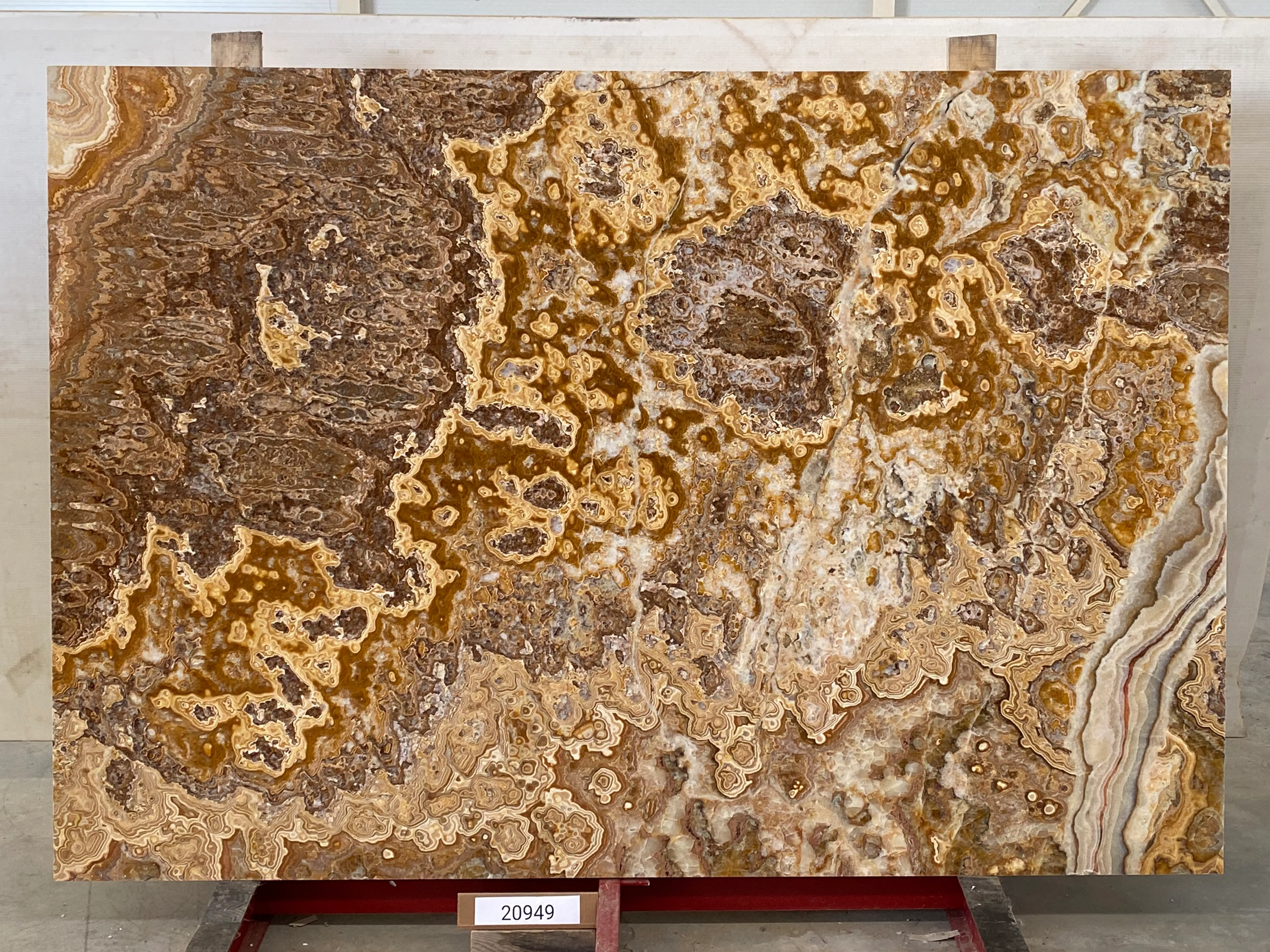 Слэб из оникса ONICE ROMANTIC BROWN полированный 2370x1630x20 мм, код 20949