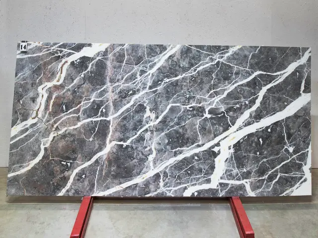 Слэб из мрамора SKYFALL полированный 3030x1500x20 мм, код 28294