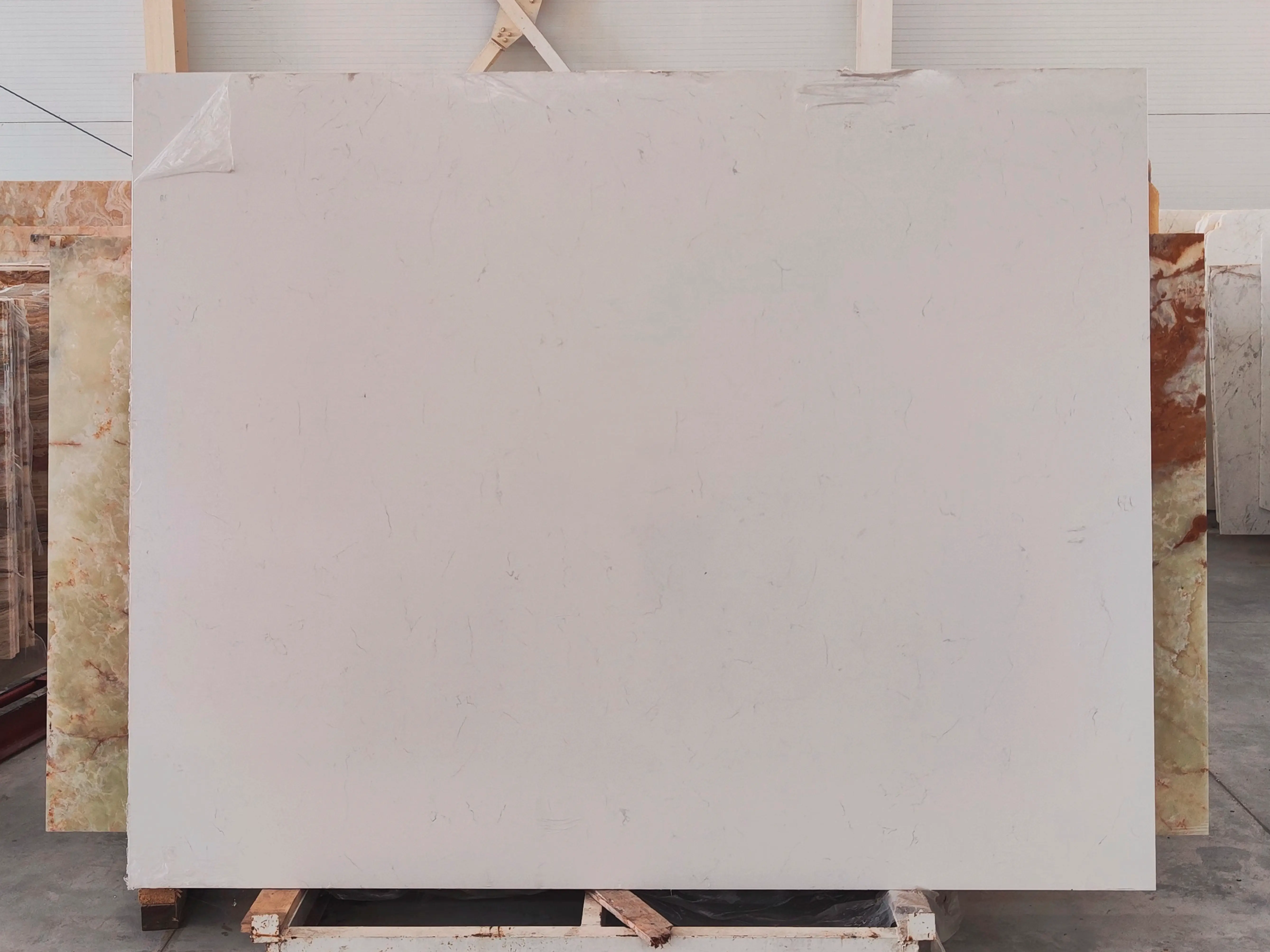 LONG FETTLE CARRARA полированный 2500x1980x20 мм, код 25575