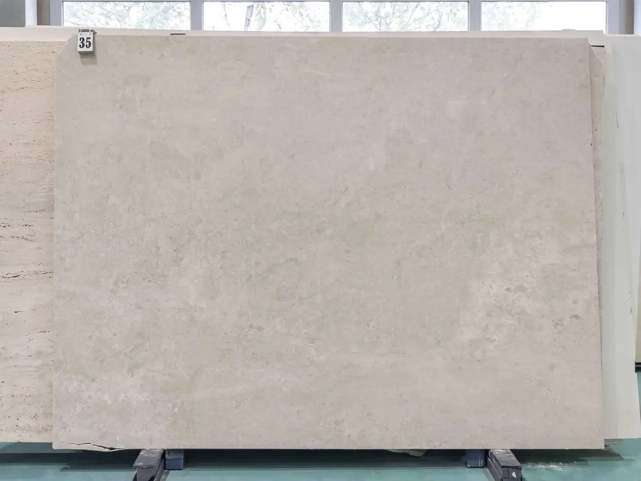 Слэб из мрамора OTTOMAN BEIGE полированный 2340x1740x20 мм, код 26581