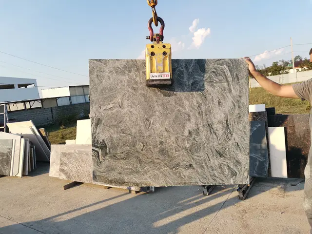 Полоса из гранита KUPPAM GREEN полированный 1250x1000x30 мм, код 18596