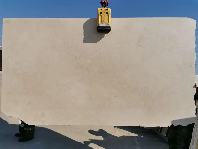 Слэб из мрамора CREMA MARFIL EXTRA полированный 2740x1600x20 мм, код 16493