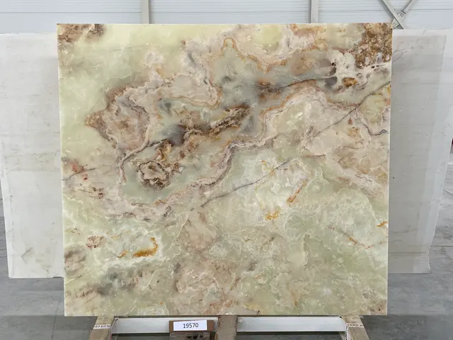 Слэб из оникса ONICE WHITE FLORENCE полированный 2020x1800x20 мм, код 19570