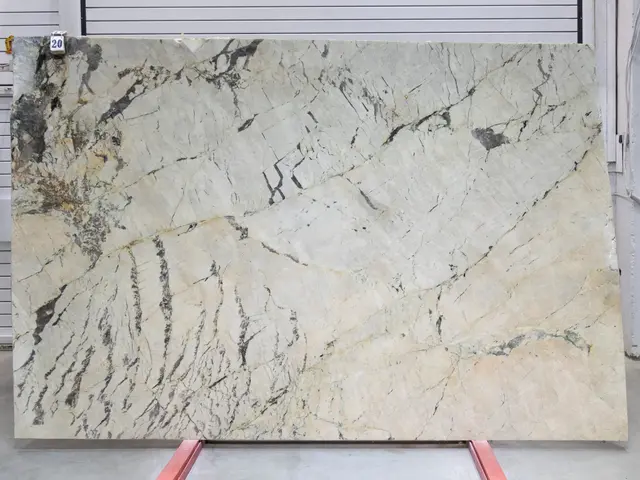 Слэб из гранита CREAM GRACE полированный 3050x2030x20 мм, код 26023