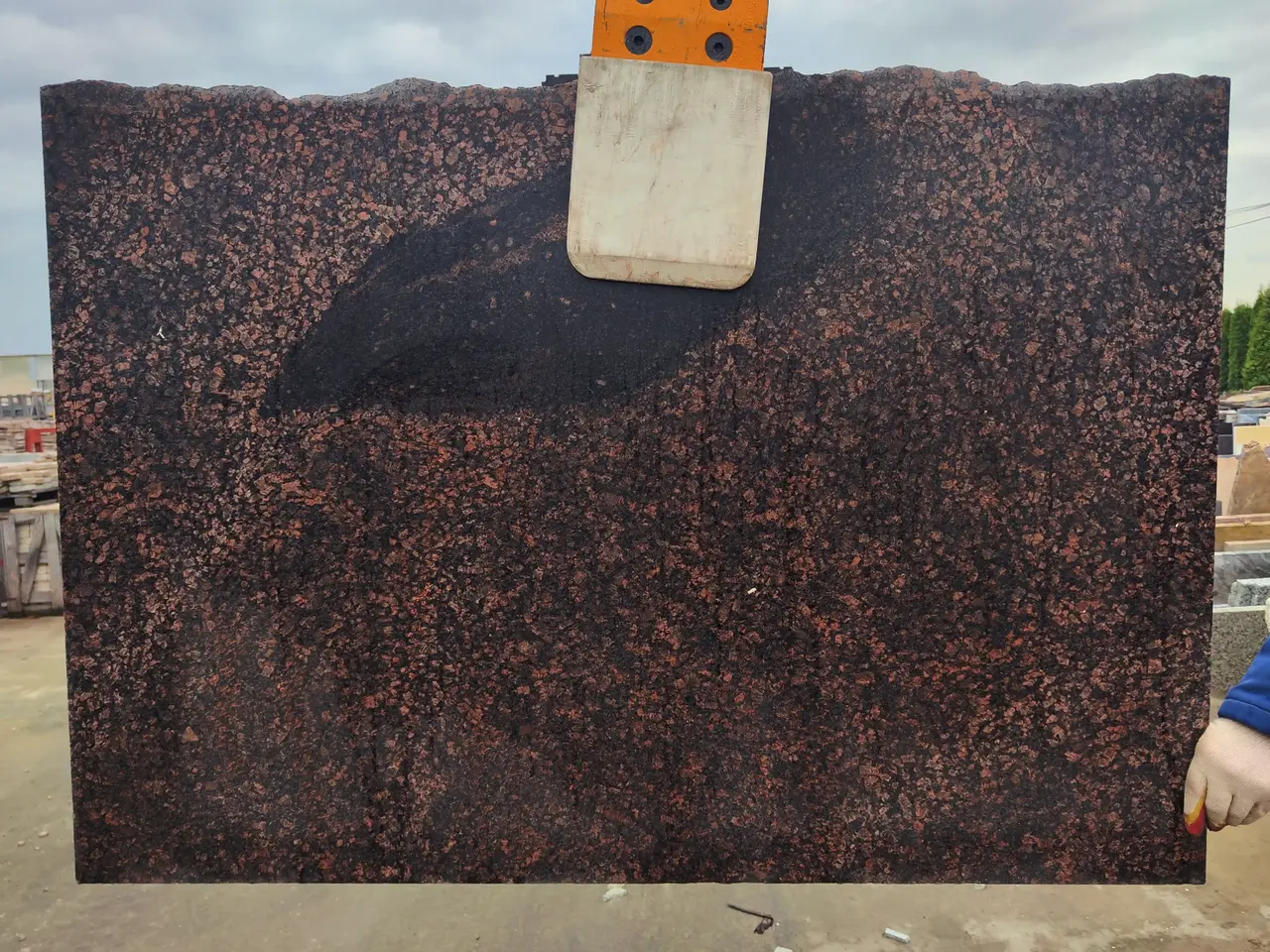 Полоса из гранита DYMOVSKIY полированный 1340x900x30 мм, код 29237