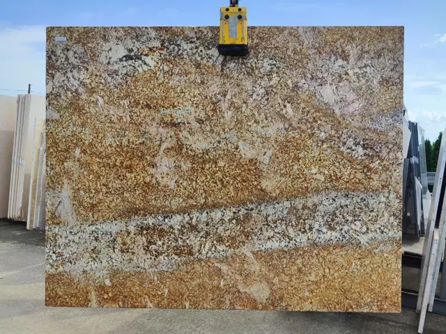 Слэб из гранита IMPERIAL GOLD полированный 2550x2010x20 мм, код 24721