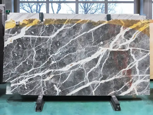 Слэб из мрамора SKYFALL полированный 2900x1300x20 мм, код 28303