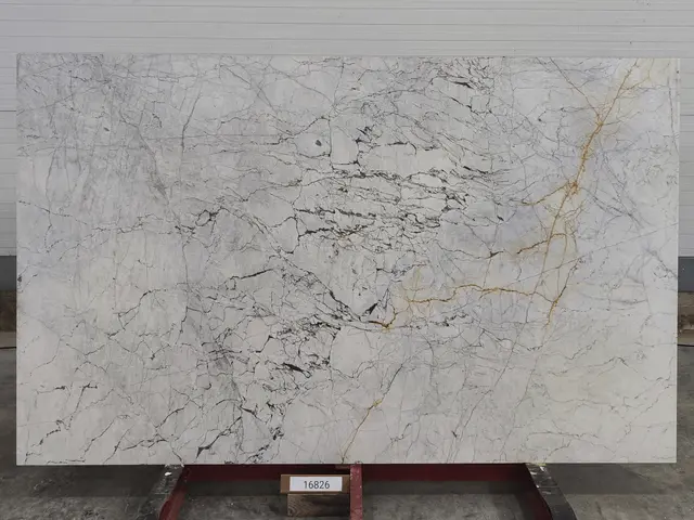 Слэб из мрамора STATUARIO полированный 2750x1700x20 мм, код 16826