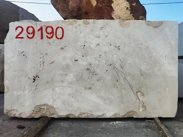 Травертин Блок из травертина CLASSIC LIGHT 2600x1500x280 мм, код 29190