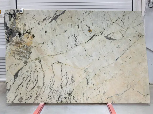 Слэб из гранита CREAM GRACE полированный 3050x2030x20 мм, код 26020